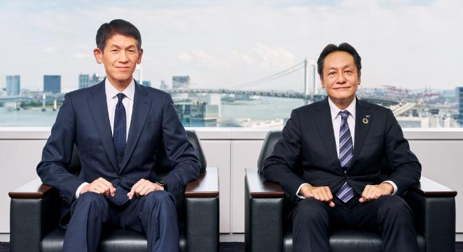（右）株式会社ビジネスブレイン太田昭和 代表取締役社長 小宮 一浩 氏、
（左）当社 代表取締役社長 大木 哲夫