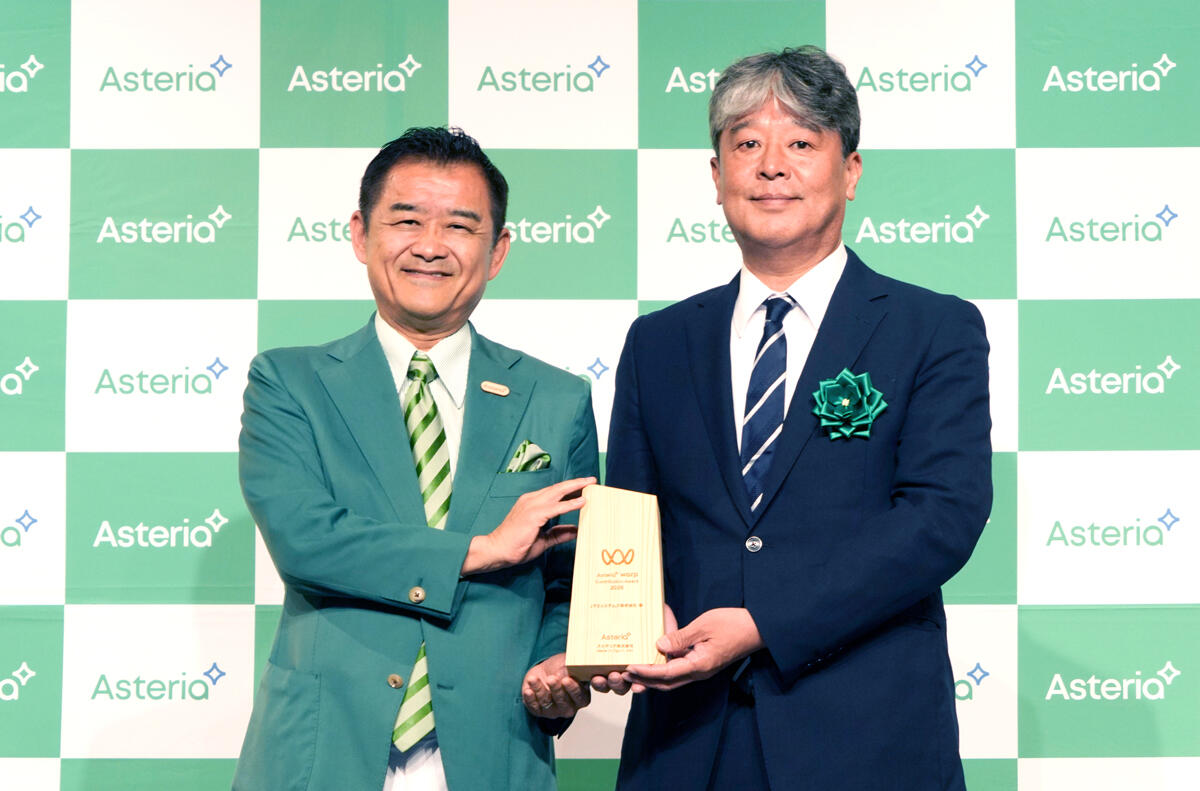 （写真左から）アステリア株式会社 代表取締役社長 平野 洋一郎様（左）、当社取締役 三澤 義博
