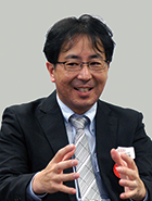 山根氏