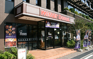 横断幕(写真上)、のぼり旗(写真中央右)、などは、いずれも商品情報データベースで管理しています